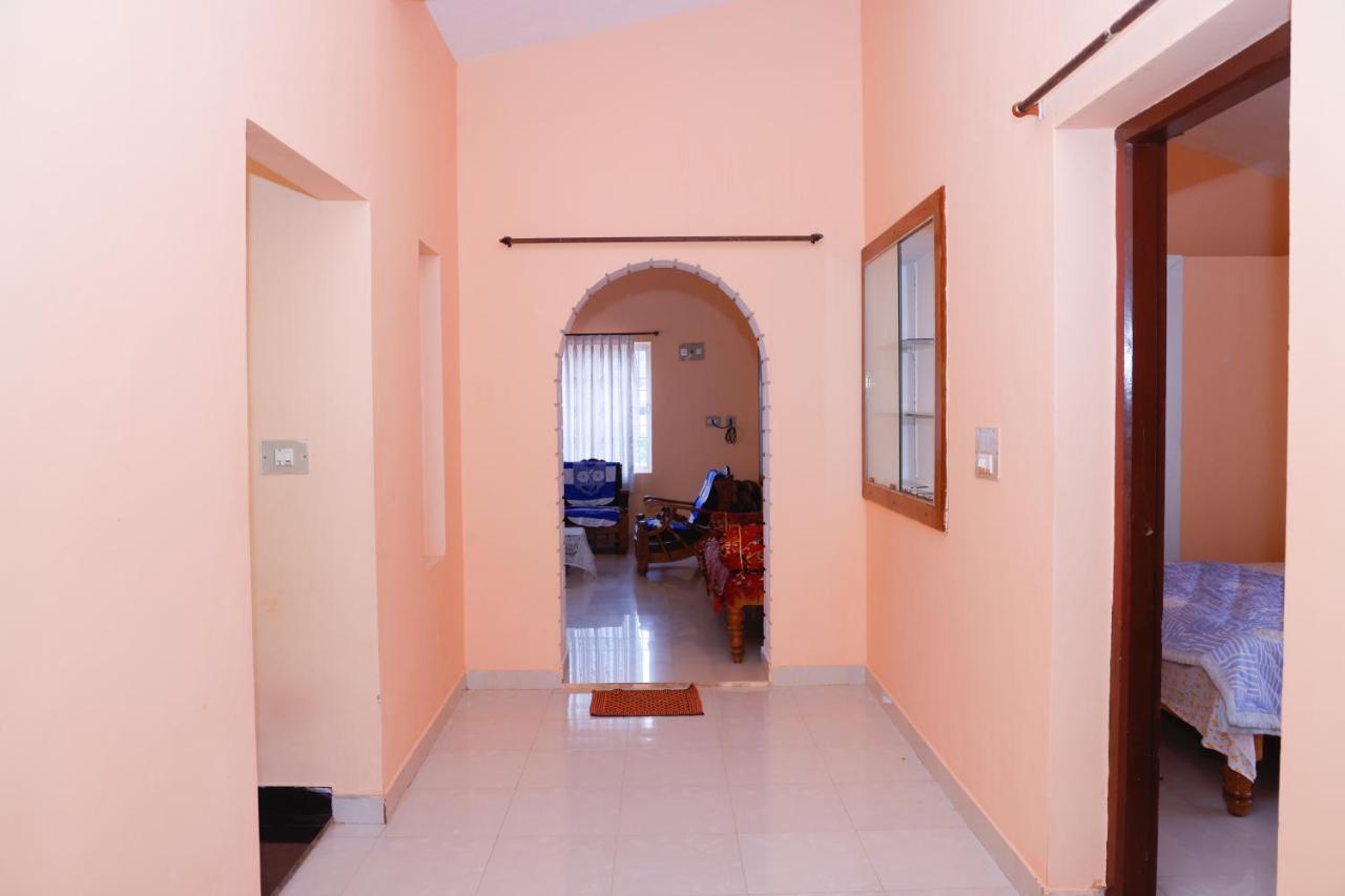 Giri'S Homestay มาดิเครี ภายนอก รูปภาพ