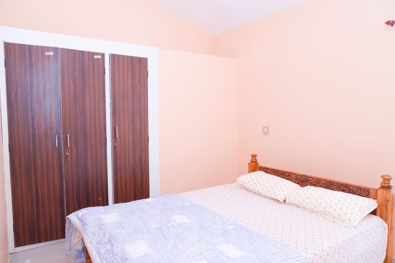 Giri'S Homestay มาดิเครี ภายนอก รูปภาพ