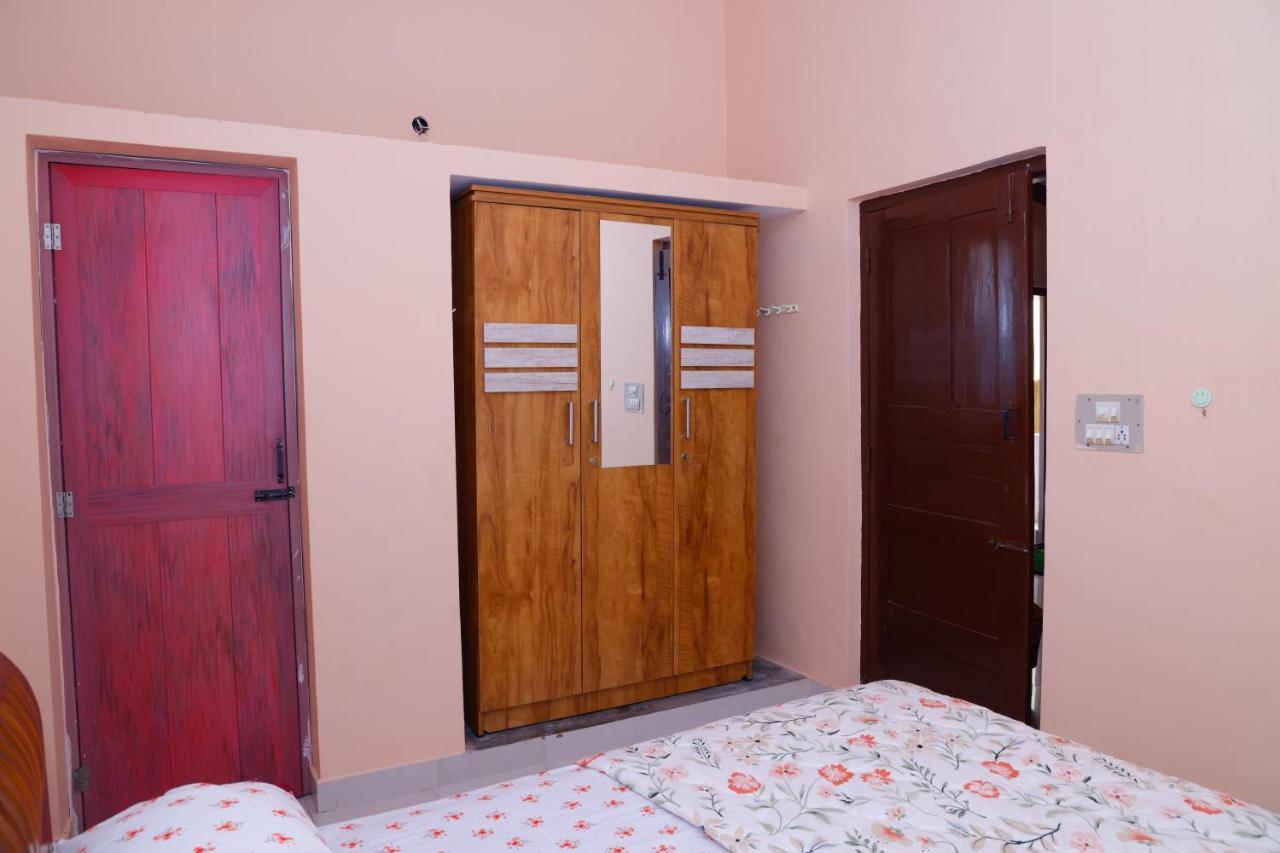 Giri'S Homestay มาดิเครี ภายนอก รูปภาพ